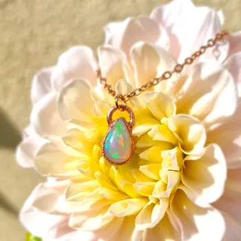 Náhrdelník Přírodní duhový opál z Etiopie - originální šperk/náhrdelník AUTORSKÁ TVORBA ŠPERKŮ Z MINERÁLŮ