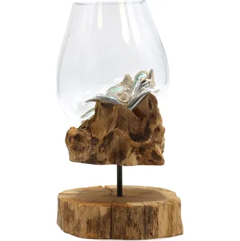 Skleněná dekorace na dřevě