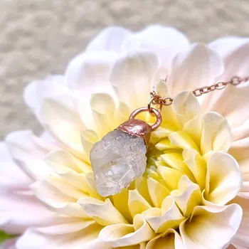 Náhrdelník Fenakit (phenacite) přírodní krystal s duhou - šperk, náhrdelník ŠPERKY S PŘÍRODNÍMI KRYSTALY