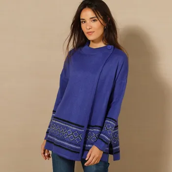 Dámský svetr Rozšířený svetr s etno vzorem a stojáčkem na knoflík světle modrá 38/40