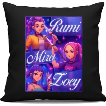 Žertovný předmět Tričkový.cz - Rumi, Mira a Zoey - Huntrix - černý polštář s potiskem pro fanoušky filmu KPop Demon Hunters
