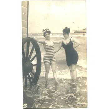 Nestandardní parfém DVĚ ŽENY V PLAVECKÉM ÚBORU. 1907.