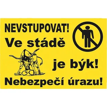 Výstražná tabulka Nevstupovat! Ve stádě je býk! Nebezpečí úrazu!