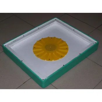 Výkluz v rámu na úl 42, plastový