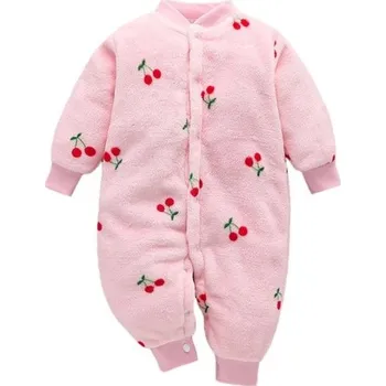 Zimní a jarní kojenecký overal pro miminka Růžový plyšový flanelový overal se vzorem třešní Měkké dětské oblečení z polyesteru pro dívky 3-6 měsíců