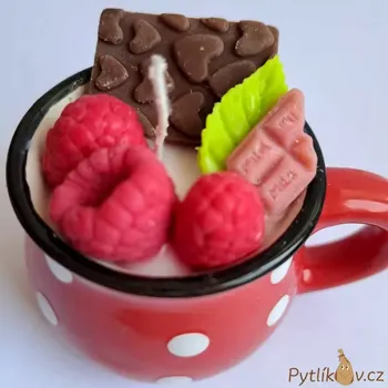 Svíčka Svíčka v keramickém hrníčku Červená-bílý puntík 80g Švestka-růže-patchouli (Ručně vyráběná dekorační svíčka ze sojového vosku. Vyrobeno v ČR)