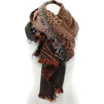 Hnědočervený dámský šátek se vzorem Delgado