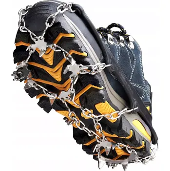 Mačky Turistické mačky, řetězy a protiskluzové hroty, univerzální R. 39-43 (Pružné gumové kryty zavazadel s protiskluzovými hroty. Každá podložka obsahuje 26 zubů z tvrzené oceli a ocelový řetěz, který zajišťuje velmi dobrou přilnavost k zemi. Rukojeti jsou leh