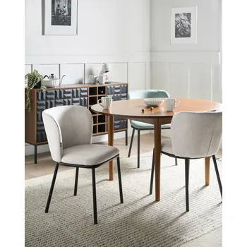 Sada 2 jídelních židlí světle béžová látkové čalounění zaoblené operadlo černé kovové nohy moderní styl kuchyně jídelna Beliani