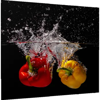 Obklad Glasdekor Sklo do kuchyně papriky ve vodě na černém pozadí Rozměr V/Š: 30 x 40 cm