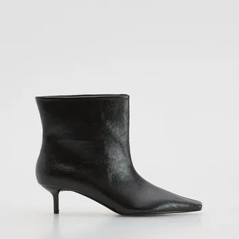 Dámská zimní obuv Reserved - Kotníkové boty s kotníkovým podpatkem „kitten” - mahagonová - 322FF-93X - 322FF-93X-39