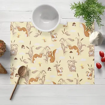 prostírání Dětské bavlněné prostírání na stůl Sandra SA-700 Veverky a ježci na světle vanilkovém 30x40 cm