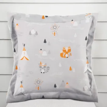 Povlak na dekorativní polštářek Dětský bavlněný povlak na polštář s lemem Sandra SA-699 Oranžová zvířátka Indiáni na šedém 40 x 40 cm