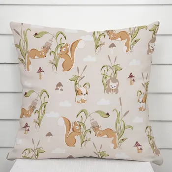 Povlak na dekorativní polštářek Dětský bavlněný povlak na polštář Sandra SA-695 Veverky a ježci na světle béžovém 40 x 60 cm