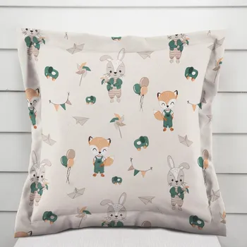 Povlak na dekorativní polštářek Dětský bavlněný povlak na polštář s lemem Sandra SA-701 Zajíčci a lišky s balónky - zelené na světle béžovém 40 x 40 cm