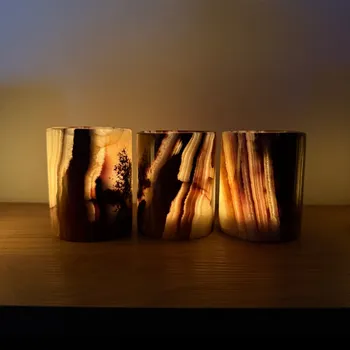 Svícen Symbioticky Woodsy kolekce Svícen z aragonitu na čajovou svíčku - válec 9,5 cm