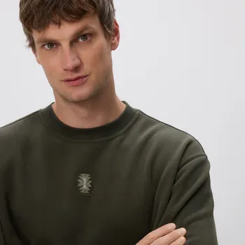 Pánská mikina Reserved - Mikina s výšivkou - pudrově zelená - 7575H-97X - 7575H-97X-L