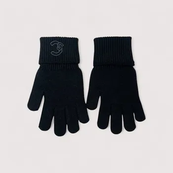 Šála COCCINELLE C-ME EMBROIDER RUKAVICE NOIR AW25