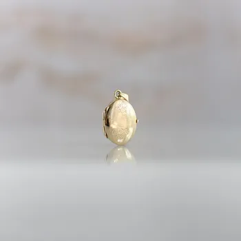 Přívěsek Lillian Vassago Zlatý přívěsek medailonek zdobený květinami LLV22-GP094