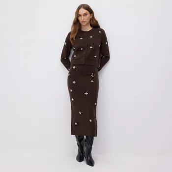 Dámská sukně Reserved - Midi sukně s ozdobnými aplikacemi - hnědá - 137HH-88M - 137HH-88M-L