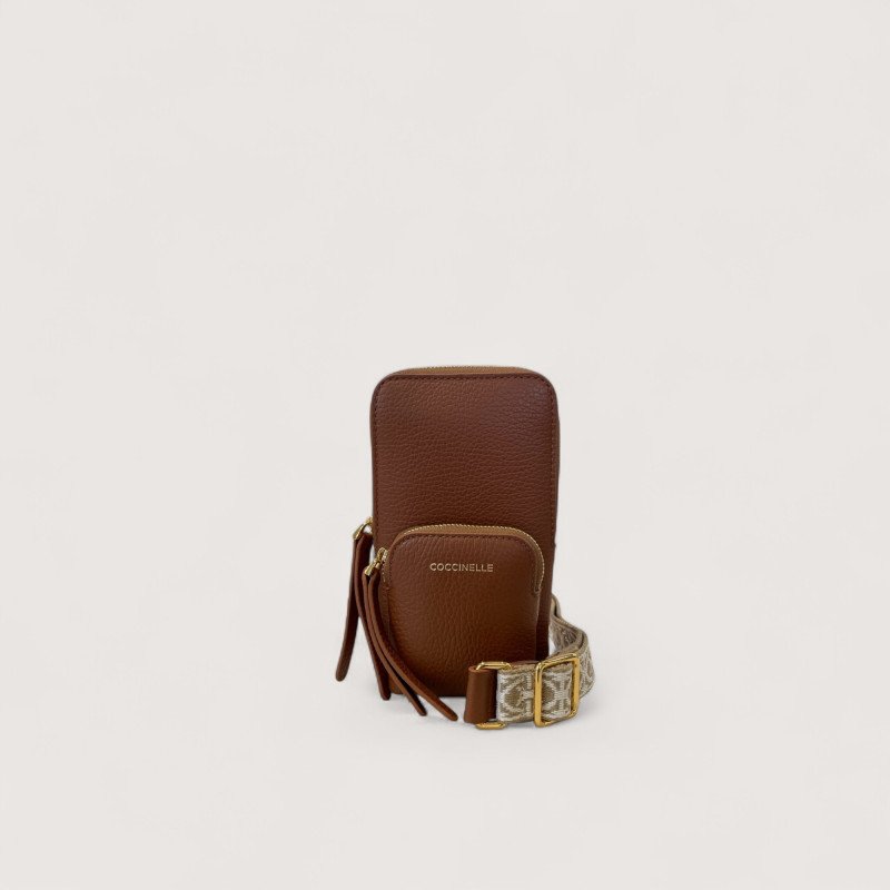COCCINELLE PIXIE KOŽENÉ POUZDRO NA TELEFON COGNAC AW26