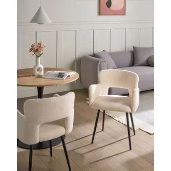 Jídelní židle Sada 2 židlí bílé samet s tvarovanými područkami prošívané opěradlo černé kovové nohy Beliani