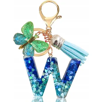 Breloczek z literką W a motýlem – elegantní doplněk