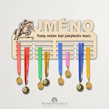 věšák na medaile WoodenPuzzle.cz Věšák na medaile - parkur - muž Velikost: 30 cm