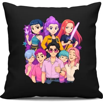 Žertovný předmět Tričkový.cz - Huntrix & Saja Boys - černý polštář s potiskem pro fanoušky KPop Demon Hunters