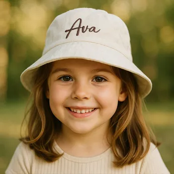 Klobouk Dětský klobouček s výšivkou vlastního jména Barva: Béžová, Velikost: 6-12m (42-45 cm)
