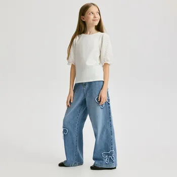 Dětská móda Reserved - Džíny wide-leg s aplikacemi - modrá - 839FF-55J - 839FF-55J-164