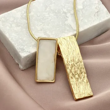 Šperk Yvon Designový náhrdelník s dvojitým přívěskem z mušle FORMA NOVA