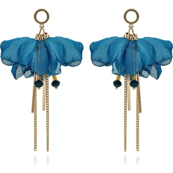 Náušnice Yvon Náušnice s modrými hedvábnými květy a zlatými detaily - šperk plný pohybu a elegance