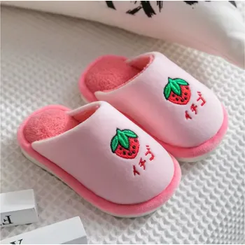 Dětská sálová obuv Dětské zimní pantofle - s ovocným motivem Barva: růžová (1), Velikost EUR: 28-29