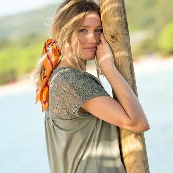 Dámské tričko Rovné tričko s výstřihem do V a macramé khaki 46/48