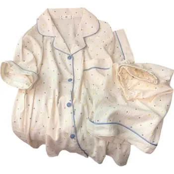 Dámské noční prádlo Dámské pyžamo s puntíky Bílé tričko na knoflíky s límečkem a kapsičkou na prsu a kraťasy z měkkého polyesteru Elegantní letní komplet S