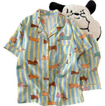 Dámské pyžamo Dámské pyžamo s motivem psů Modro-žluté pruhované tričko na knoflíky s límečkem a kapsičkou na prsu a kraťasy z měkkého polyesteru L