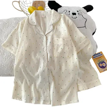 Dámské pyžamo Dámské pyžamo s barevnými tečkami Bílé tričko s límečkem a rozepínáním na knoflíky a kapsičkou na prsu a kraťasy z měkkého polyesteru M