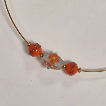 Náhrdelník Náhrdelník na lanku s vinutkami - oranžová/kytičky (do vyprodání zásob)