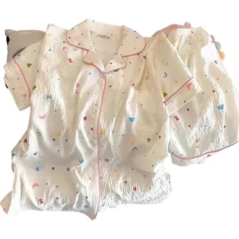 Dámské noční prádlo Dámské pyžamo s barevnými vzory Bílé tričko s límečkem a rozepínáním na knoflíky a kapsičkou na prsu a kraťasy z měkkého polyesteru XL