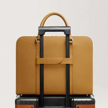 Carl&nbsp;Friedrik Carl Friedrik Smart Holder