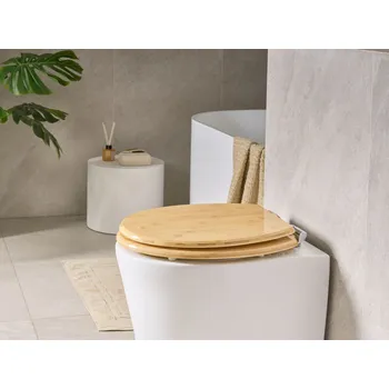 WC sedátko Skandinávské toaletní sedátko bambusové dřevo světle hnědá 42 x 35 cm rozteč otvorů 16 cm lesklý povrch moderní koupelna toaleta Beliani