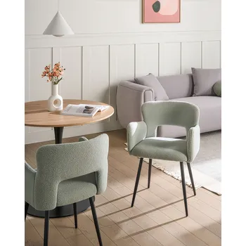 Jídelní židle Sada 2 židlí světle zelené buklé čalounění s tvarovanými područkami prošívané opěradlo černé kovové nohy Beliani