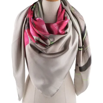 Šátek Velký saténový šátek s květy 130x135 cm