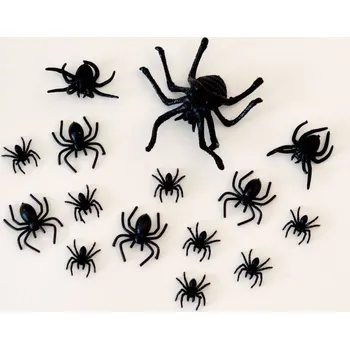 Plastová dekorace - Pavouci
