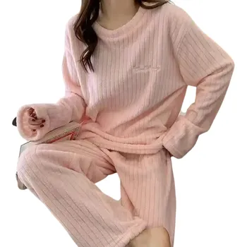 Dámské noční prádlo Dámské zimní plyšové pyžamo z polyesteru a spandexu Jednobarevný teplý komplet s dlouhým rukávem a kalhotami Univerzální velikost světle růžová