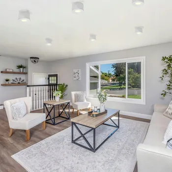 Nástěnné svítidlo Přisazené LED svítidlo 10W 3000K IP44 bílé, úzký úhel 45 stupňů