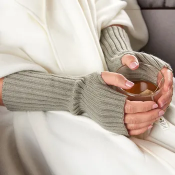 Cyklistické návleky 1 pár návleků na ruce šedá délka 30 cm.