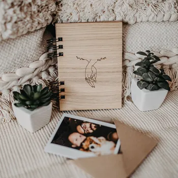 Fotoalbum Dědova dílna Mini fotoalbum Za ruce A6 na výšku Počet a barva papírů: Černé - 15 listů