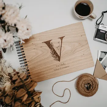 Fotoalbum Dědova dílna Kroužkové fotoalbum Písmeno a nápis na přání Počet a barva papírů: Bílé - 30 listů